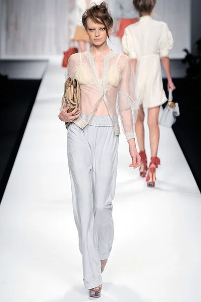 Look 14